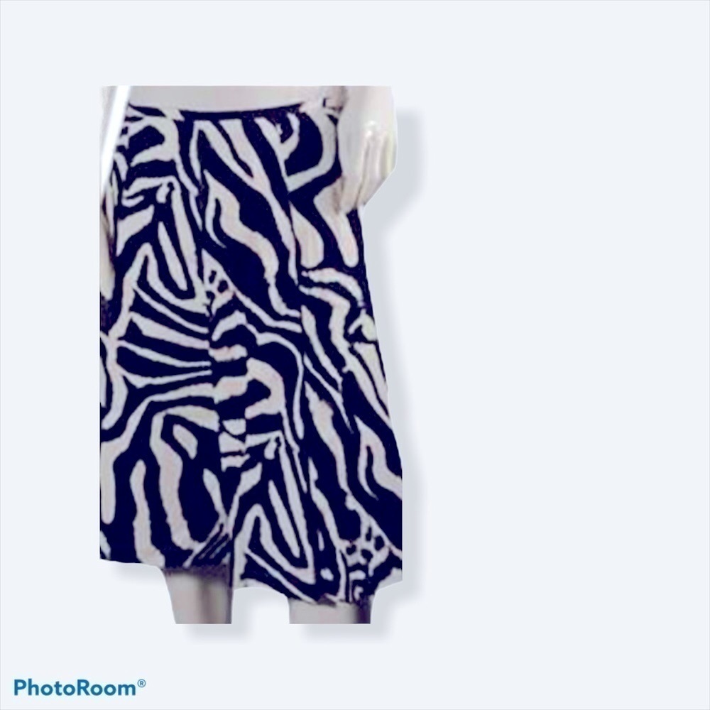 St.John Sport Women’s Zebra Print MIDI Skirt By Marie Gray Santana Size 12 Lrg
